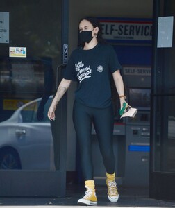 rumer-willis-at-a-post-office-in-los-angeles-05-12-2021-5.jpg