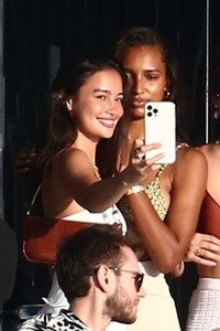 sara-sampaio-lais-ribero-kelsey-merritt-shanina-shaik-jasmine-tookes-at-the-victoria-s-secret-girls-throw-a-big-yacht-party-in-miami-beach-with-their-boyfriends-and-friends-14.jpg