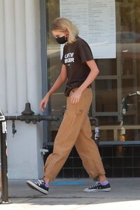 stella-maxwell-out-for-lunch-in-los-feliz-05-04-2021-2.jpg