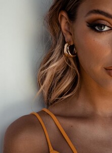 tahlia-earrings-2_124dfc61-1da2-4dab-825d-fa1914c504cb_1800x.jpeg
