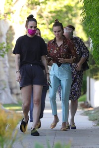 tallulah-scout-and-rumer-willis-out-house-hunting-in-west-hollywood-05-24-2021-12.jpg