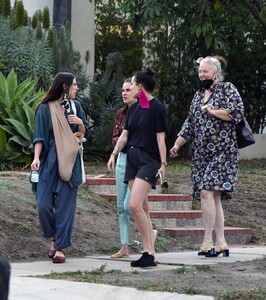 tallulah-scout-and-rumer-willis-out-house-hunting-in-west-hollywood-05-24-2021-5.thumb.jpg.f10afd24cf06544f1fa7eefcc2bc357d.jpg