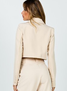 the-city-cropped-blazer-beige-4_c3e006b6-729a-459b-9998-5541e262ea96_1800x.jpeg