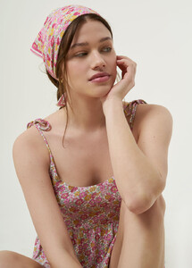 triana-printed-bandana-s21-3.thumb.jpg.31695dae4e27745e3dc02ac57ec81be3.jpg