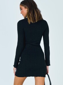 uprising-sweater-dress-4_b9fddaea-6757-41bf-9e03-2aeb8e011368_1800x.jpeg