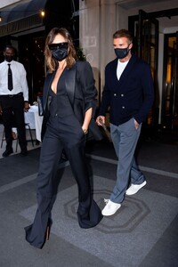 victoria-beckham-and-david-beckham-at-carbone-restaurant-in-new-york-05-25-2021-15.jpg