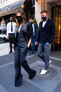 victoria-beckham-and-david-beckham-at-carbone-restaurant-in-new-york-05-25-2021-5.jpg