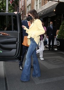 victoria-beckham-and-david-beckham-leaving-their-hotel-in-new-york-05-26-2021-0.jpg