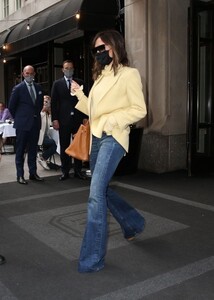 victoria-beckham-and-david-beckham-leaving-their-hotel-in-new-york-05-26-2021-3.jpg