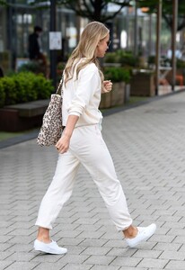 vogue-williams-arrives-at-steph-s-packed-lunch-in-leeds-05-13-2021-1.jpg