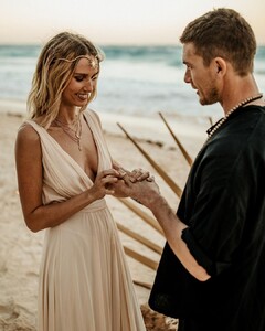 weddingphotoinspiration_191042399_467182937701671_733114497979795105_n.jpg