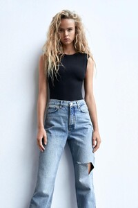 womens-jeans-zara-hi-rise-straight-leg-jeans-with-rips_3.jpg