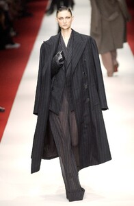 009-jean-paul-gaultier-fall-2002-couture-kasia-pysiak.thumb.jpg.1dd707c5c6bcdd6d0d75dfcb1608cabc.jpg
