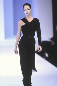 1013413122_ThierryMugler1998WomenRTW89.thumb.jpg.4e7c260da370a53f082ed2ca9199f2d5.jpg