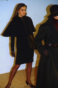 1115949517_ralph-lauren-fw-1987(2).thumb.jpg.20666f895abc230a4b0382e9332f892a.jpg