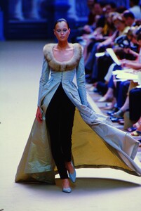 1141840310_balmain-hc-fw-1998(4)-Copy.thumb.jpg.82d75fc0f45878a94146c186c52e0c4f.jpg