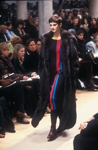 1151367734_Fendi1996WomenRTW21.thumb.jpg.253d6ca6041b1738fb2059855709c8d9.jpg