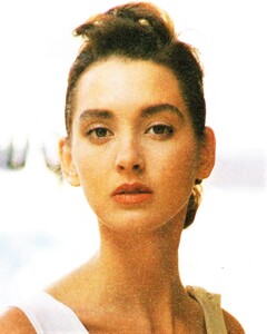 11613885_ElleJa2-88InsertModeCosmetics(2).thumb.jpg.41f7da868d7c484d220f2bcf61882f89.jpg