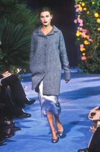 1190615351_DolceGabbana1998WomenRTW1.thumb.jpg.7916a4616b52904501e088d29ef5c16f.jpg