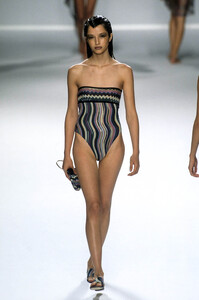 1191144397_Missoni1998WomenRTW53.thumb.jpg.dfdf39f9e0811be789b15d5e0333700e.jpg