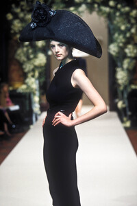 1208626904_PierreBalmain1997HauteCouture62.thumb.jpg.4ed9d84c5d4c4f0eb738b95a737b17ca.jpg