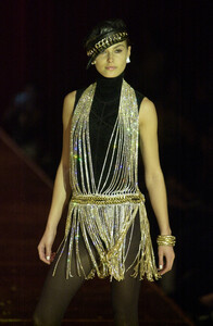 123421091_JulienMacDonald2001WomenRTW61.thumb.jpg.227da989f981ead8d24b8f02aecf6ba4.jpg