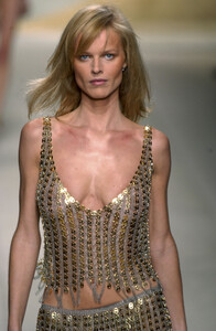 1261787936_PacoRabanne2003WomenRTW64.thumb.jpg.3186403fc05ba457b69138a538e282c1.jpg