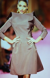 1283572622_ChristianLacroixCoutureFall1991(9).thumb.jpg.884101fea34a5c32871858c1adf222d0.jpg