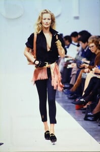 1333287995_gucci-spring-1993(9).thumb.jpg.82bb13af29c0c38c469d7c26ca9632d3.jpg