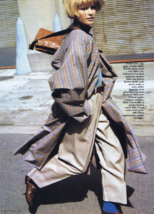 1348485415_VogueEditorial(Australia)June1985RichardBaileyflyingstartseasylandings4.thumb.jpg.a2cb5810ce983680a0f9fccc0ab63b3e.jpg