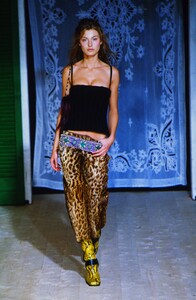 1391512878_dolce-gabbana-fw-1999(8).thumb.jpg.bf114b5bd0ab45bb16ce4613b80bf9e6.jpg