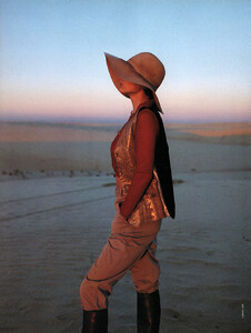 14-ELLEITfeb89-m.CarinVanDenDonk-ph.FabrizioFerri.thumb.jpg.e53f81a9d590ac24471983b7d816fc57.jpg