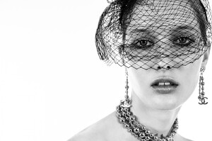 Kateryna Zub elle-april_may-202190635bdf40f1ce14a807d8aa0fe483a1b3e3.jpg