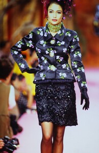 1565434305_ChristianLacroixCoutureFall1991(6).thumb.jpg.c81c75b04651172643076680712df512.jpg