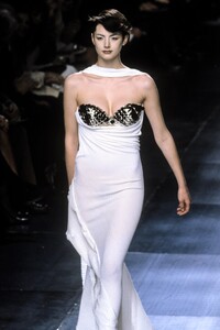 1568447114_GianfrancoFerre1998WomenRTW71.thumb.jpg.c7b294adfd2ace5624e36001e23ca21b.jpg