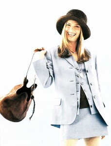 1583546470_VogueAustraliaOctober1993byGrantMatthews5.thumb.jpg.0fc24d1d6d0d22f37faa84e845f2513f.jpg