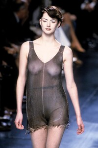 1586045517_GianfrancoFerre1998WomenRTW104.thumb.jpg.cd6f1611e85f29f7f0e134d2af7da2a7.jpg