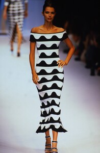 1599680712_herve-leger-ss-1997(21).thumb.jpg.c401f64c83d6a03894c8239899e9194d.jpg