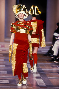 1606658344_IsseyMiyake1998WomenRTW57.thumb.jpg.f392ba92aa0be5dd419db8a69d39c1d9.jpg