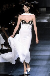 1625569671_GianfrancoFerre1998WomenRTW70.thumb.jpg.a6b42c55a8fc20e9e3af8007adce8051.jpg