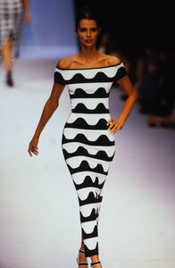 1658516256_herve-leger-ss-1997(22).thumb.jpg.bbb76e13dd958b033930da5cd80220a7.jpg