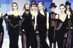 1678568035_ThierryMugler1998WomenRTW199.thumb.jpg.212b5c0047f58a281d0e1220d3e77ded.jpg