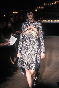 1694493982_AlexanderMcQueen1996WomenRTW79.thumb.jpg.c9a422d9d4be723e274beb7ad4d984b7.jpg