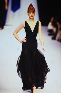 1770517431_herve-leger-ss-1997(16).thumb.jpg.ea620a6b65c93ecba0988710744fc275.jpg