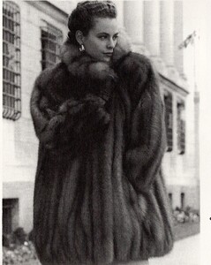 1780548225_WMagazine1988-1990(18).thumb.jpg.d13e0be6650c382fb6826b28fbe37c07.jpg