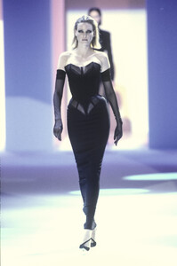 1823257790_ThierryMugler1998WomenRTW166.thumb.jpg.5344d22587d4a0733dce29917ad91aba.jpg