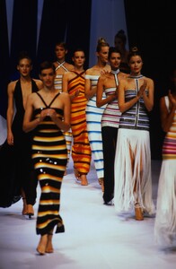 1837338342_herve-leger-ss-1997(29).thumb.jpg.3209628304d3a580f576ee4a2849cdb1.jpg