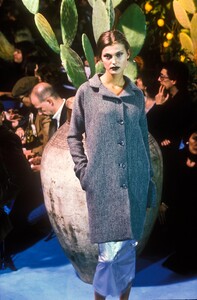 1865644258_DolceGabbana1998WomenRTW3.thumb.jpg.ba7d51b363685b50f1e0bcb2757f1a8f.jpg