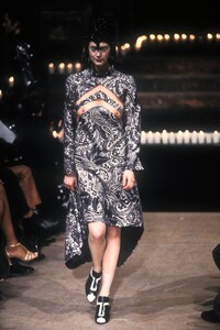 1879649636_AlexanderMcQueen1996WomenRTW78.thumb.jpg.9fcc143a2e9019f0728c18e0ac85c78c.jpg