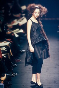 1947915221_JeanPaulGaultier1998HauteCouture74.thumb.jpg.8b33b02295cc9c0815fce4d820da9169.jpg